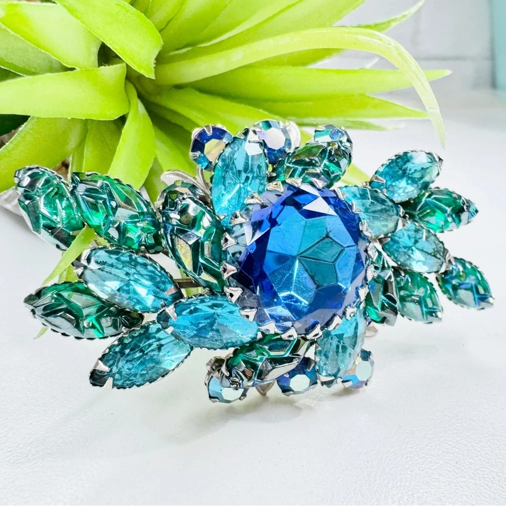 Vintage 50s Judy Lee Peacock Blue Green Rhinestone 3D Layered Spray Brooch